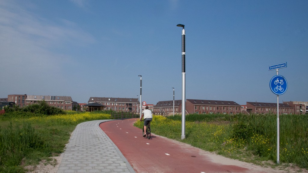 Soluxio PV street lights installed in field of flowers Soluxio PV street lights installed in field of flowers